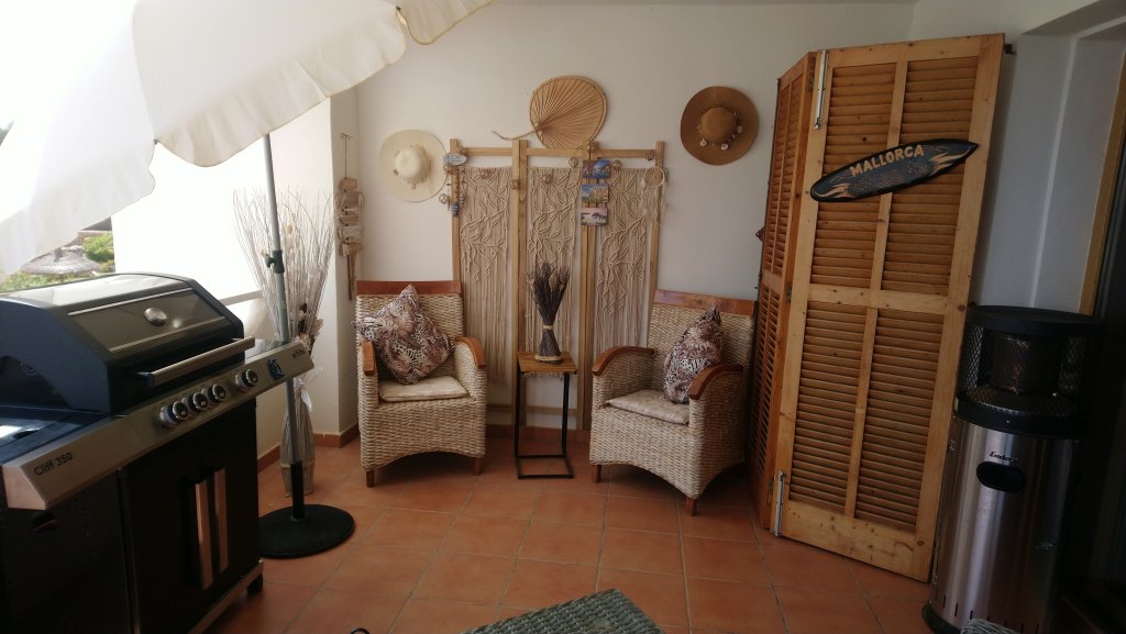 2 solid wood rattan-woven patio chairs lounge chairs vintage