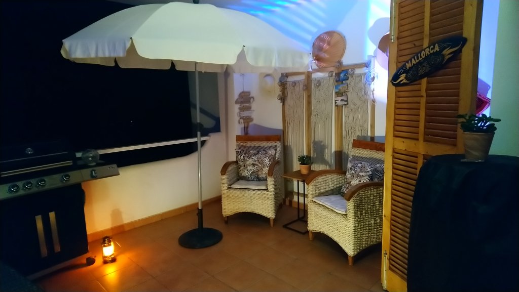 2 solid wood rattan-woven patio chairs lounge chairs vintage