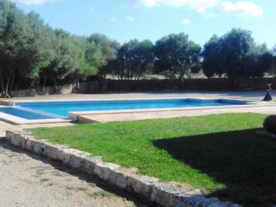 Finca de 2 plantas con piscina y pozo privado cerca de Santanyí --- F 27 VK