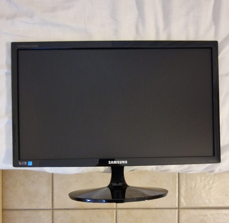 2x LED monitors Samsung SyncMaster SA300B 21.5 inches