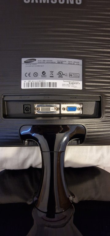 2x LED monitors Samsung SyncMaster SA300B 21.5 inches