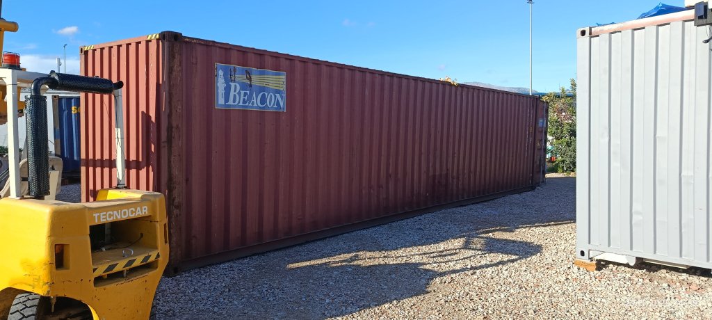 40ft sea container available immediately!