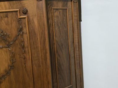 Armario de esquina antiguo en nogal, Louis Seize