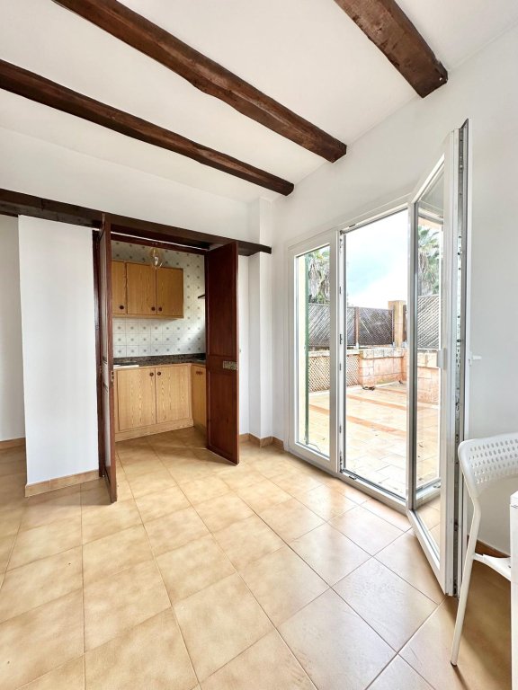 Apartment long-term rental: 2 bedrooms and balcony