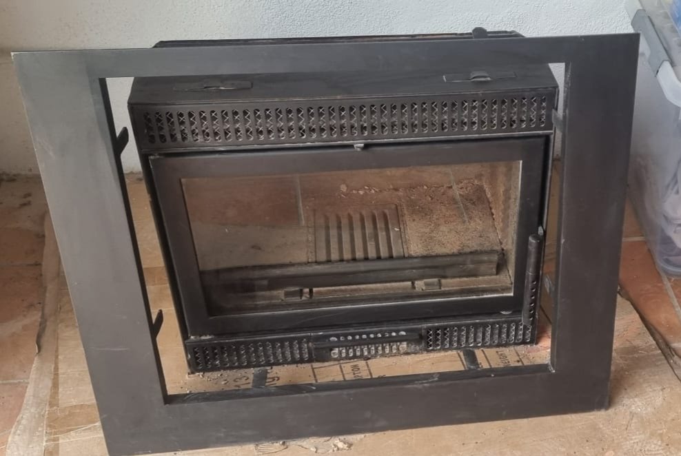 Ausgezeichneter *Spartherm*. Holzkamineinsatz aus Gusseisen.