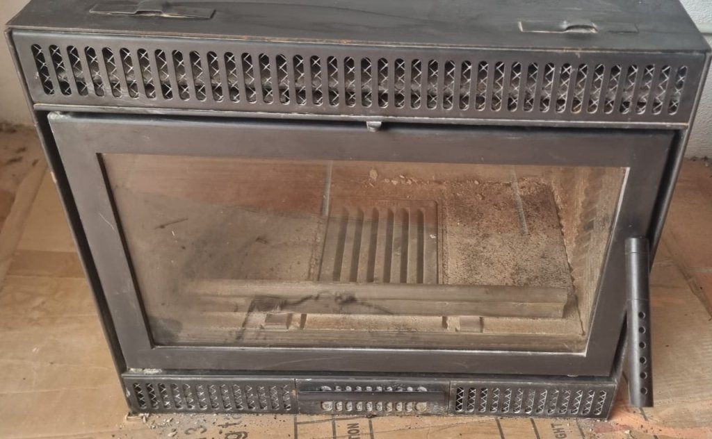 Ausgezeichneter *Spartherm*. Holzkamineinsatz aus Gusseisen.