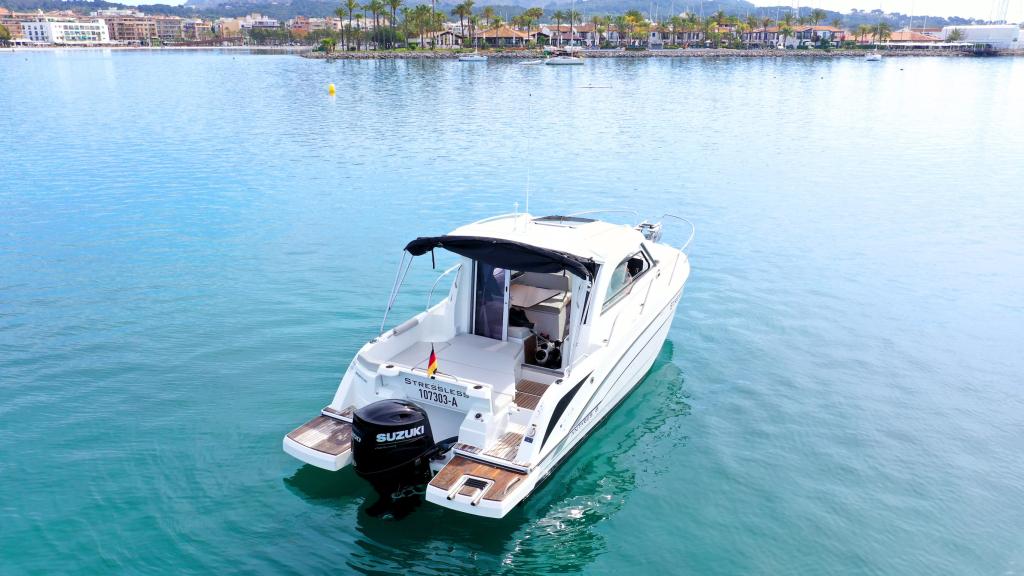 Beneteau Antares 8.0B Motorboat with mooring