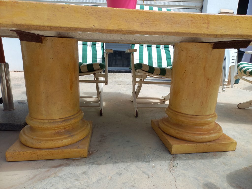 Mesa de hormigón beige 2 m x 1 m, altura 73 cm, tablero 8 cm de espesor