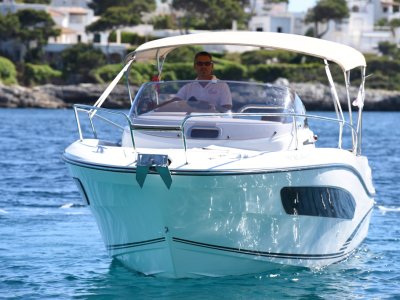 Cap Camarat 7.5 WA – Deportivo. Compacto. ¡Simplemente perfecto para Cala d’Or!