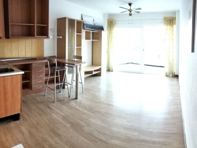 COSTA DE LA CALMA (SANTA PONSA): Studio in need of renovation within walking distance to the beach