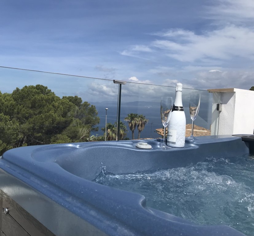 Chalet pareado con exclusivas vistas al mar de la bahía de Palma