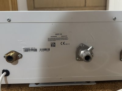 Calentador instantáneo para calefacción de gas de Cointra, incl. conducto de humos