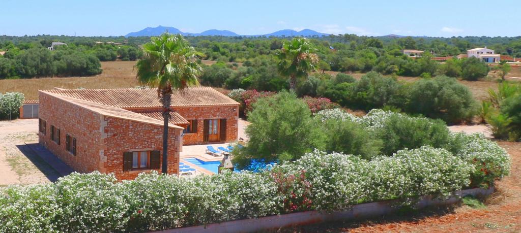 Ground-level finca b is to 8 persons with pool near Campos -- F 35 FZ