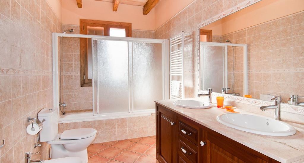 Ground-level finca b is to 8 persons with pool near Campos -- F 35 FZ