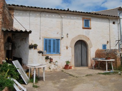 Single-storey finca with 4 bedrooms, unfurnished, pool, fireplace near Alqueria Blanca-Santanyi ---F