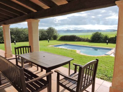 Finca de una sola planta con calefacción central de gasóleo, piscina y en zona tranquila cerca de Sineu - centro de la isla - F 223 KN