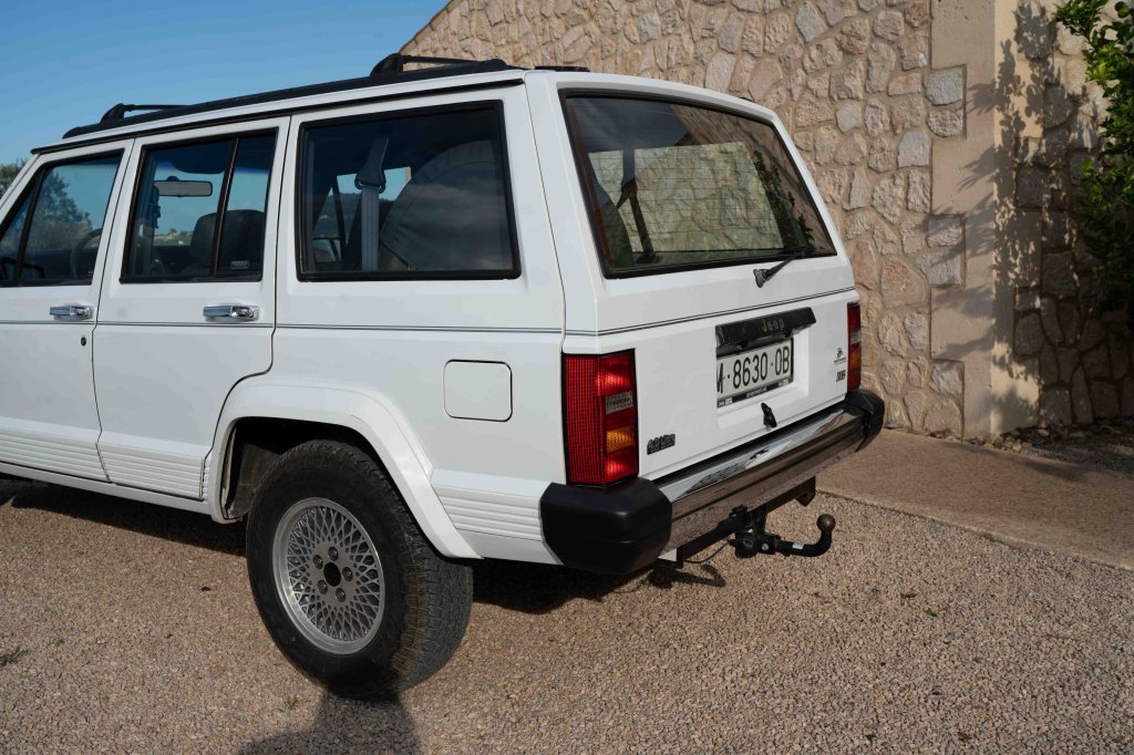 A classic: Jeep Cherokee 4.0 Limited High Output in great condition