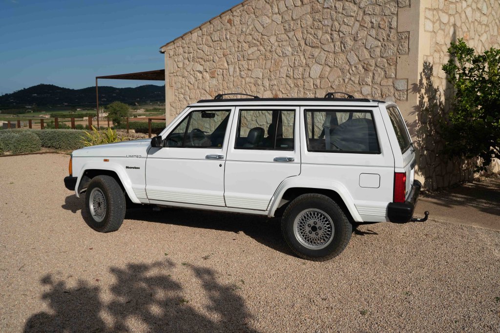 A classic: Jeep Cherokee 4.0 Limited High Output in great condition