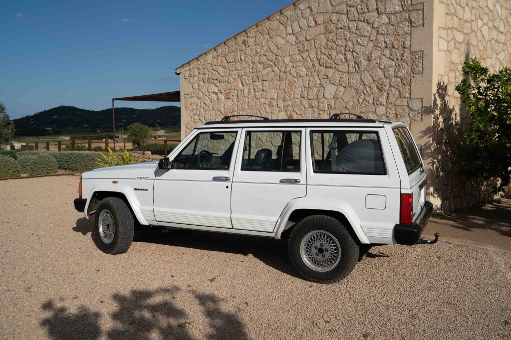 A classic: Jeep Cherokee 4.0 Limited High Output in great condition