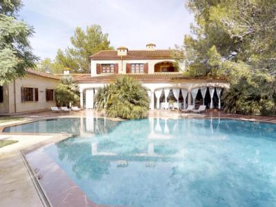 Se vende finca unifamiliar con piscina entre Felanitx y Campos