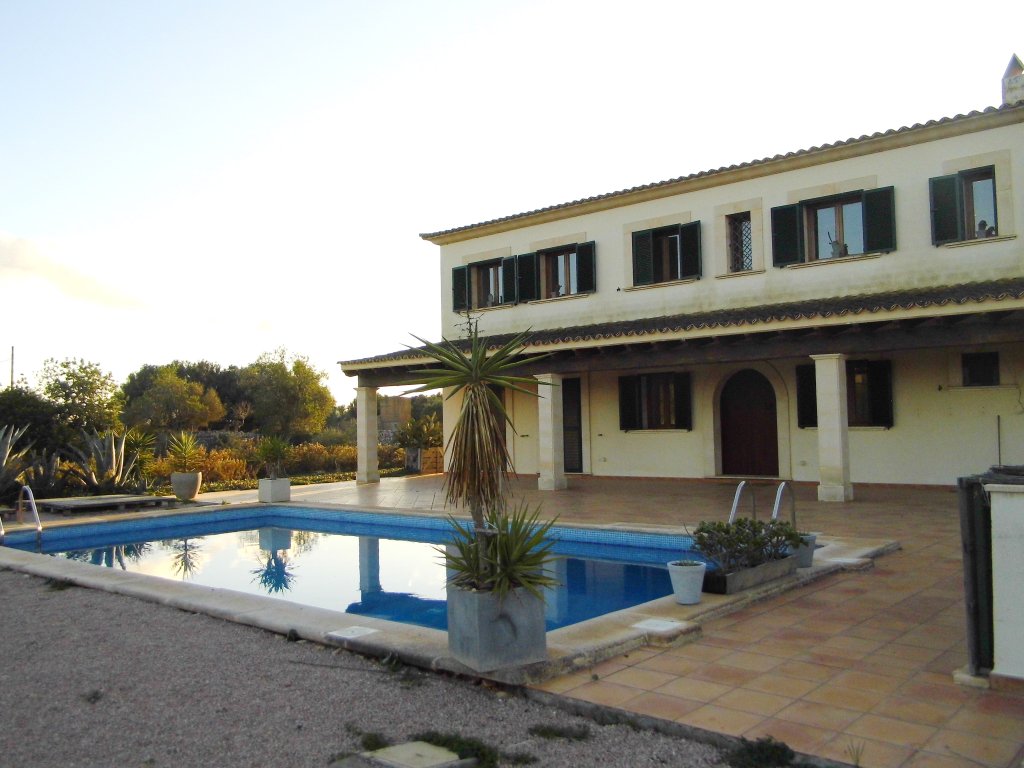 Finca enorme y completamente rehabilitada con todas las comodidades cerca de Es Llombards y Santanyi -- F 127 VK