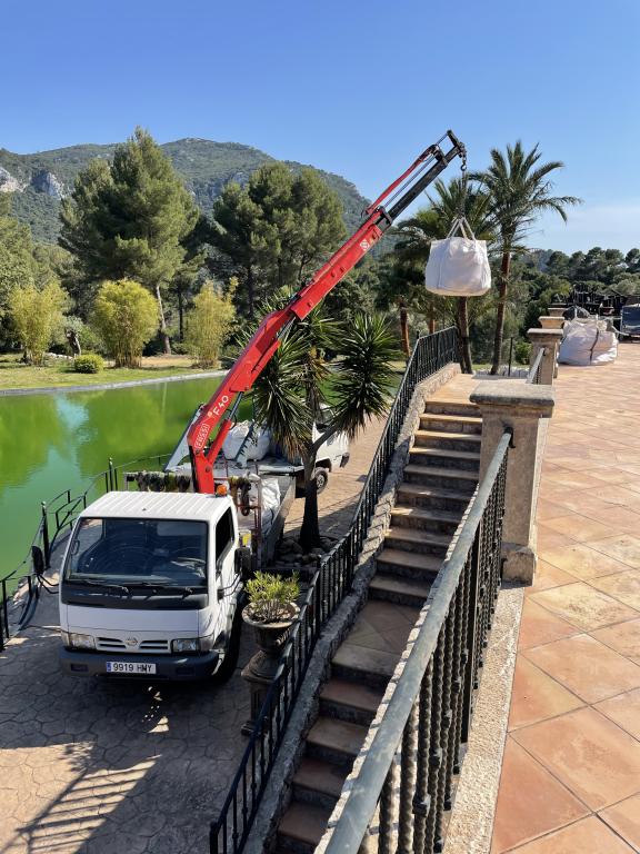 Emptying, dismantling and demolition. Leerung, Räumung und Abbruch.