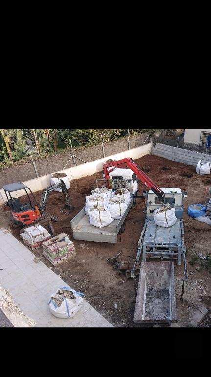 Emptying, dismantling and demolition. Leerung, Räumung und Abbruch.