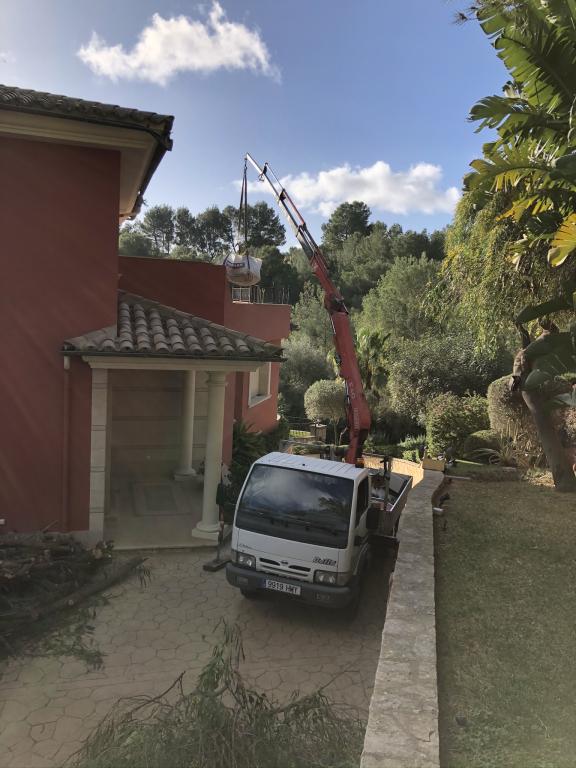 Emptying, dismantling and demolition. Leerung, Räumung und Abbruch.