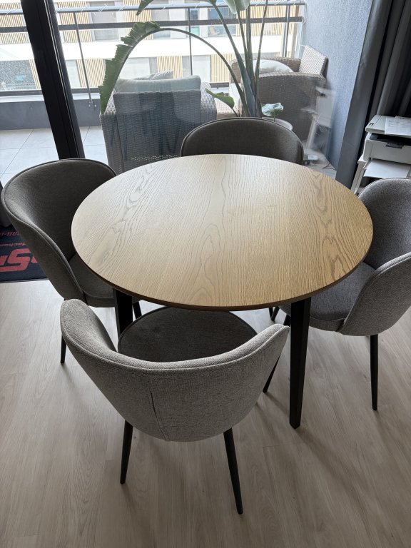 Dining table with 4 chairs - Like new!!