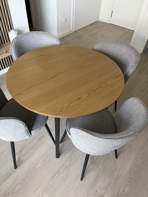 Dining table with 4 chairs - Like new!!