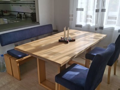Mesa de comedor con banco y sillas - Madera maciza