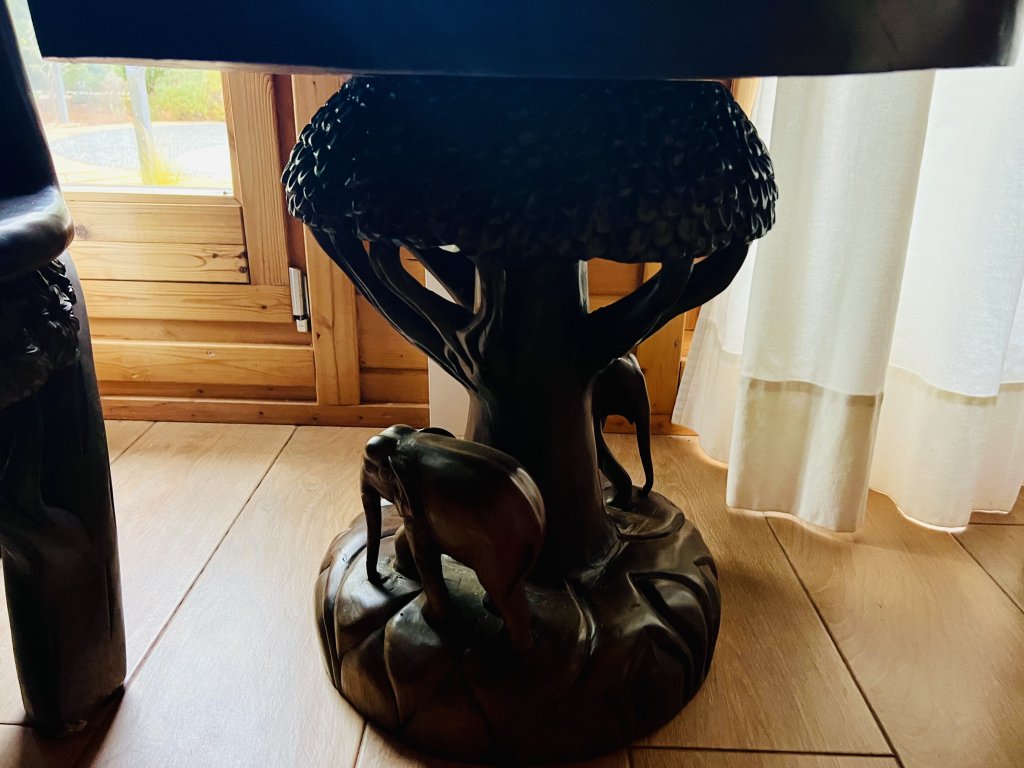 EXCLUSIVO:   Juego de asientos de madera tropical maciza - 4 sillas y 1 mesa