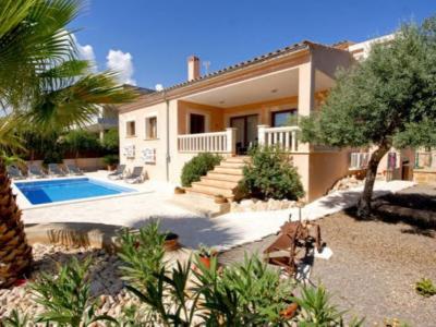 VACACIONES: Chalet con piscina a las afueras de Portocolom -- CH 02 FZ