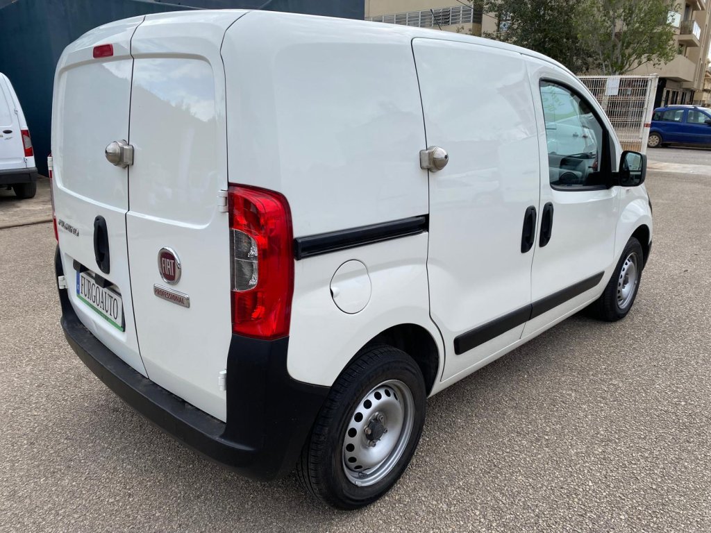 Fiat Fiorino Cargo 80Cv con ESTANTERIAS