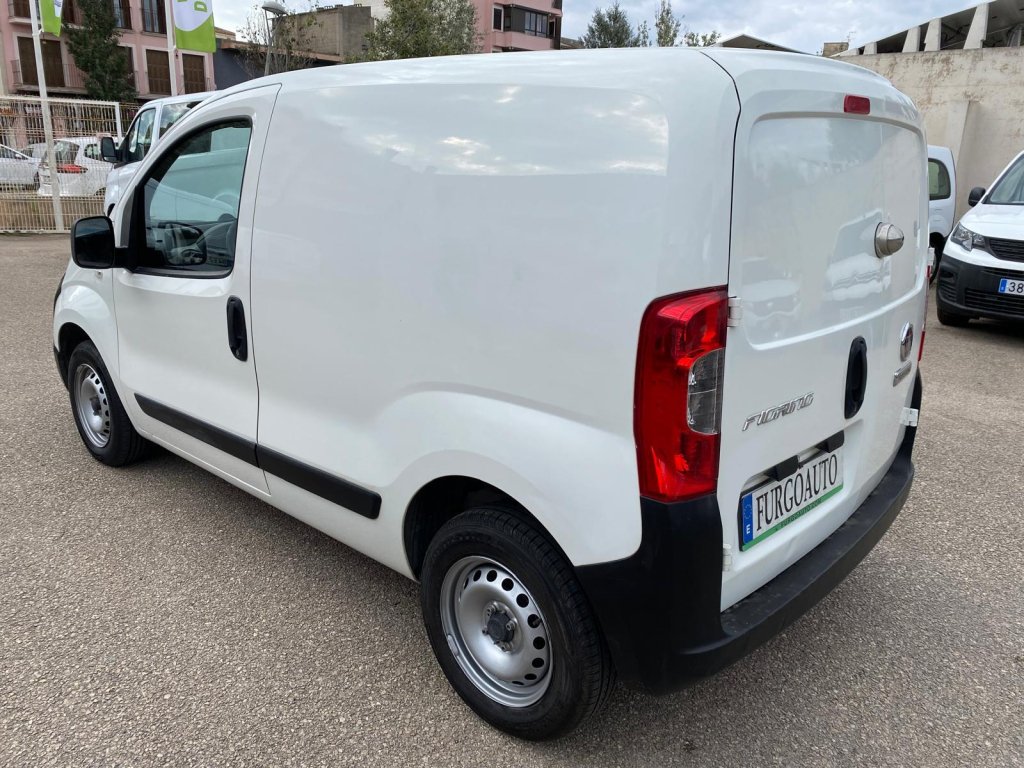 Fiat Fiorino Cargo 80Cv con ESTANTERIAS