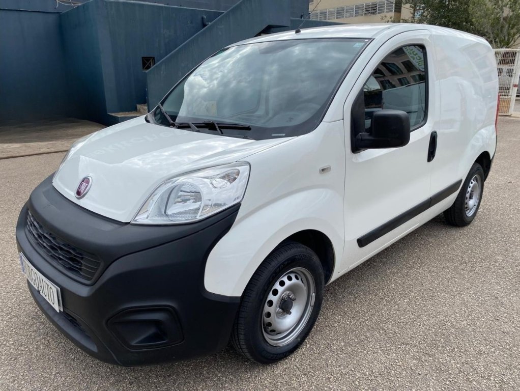 Fiat Fiorino Cargo 80Cv con ESTANTERIAS