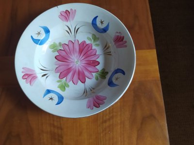 Plato de loza de Saint Amand francés