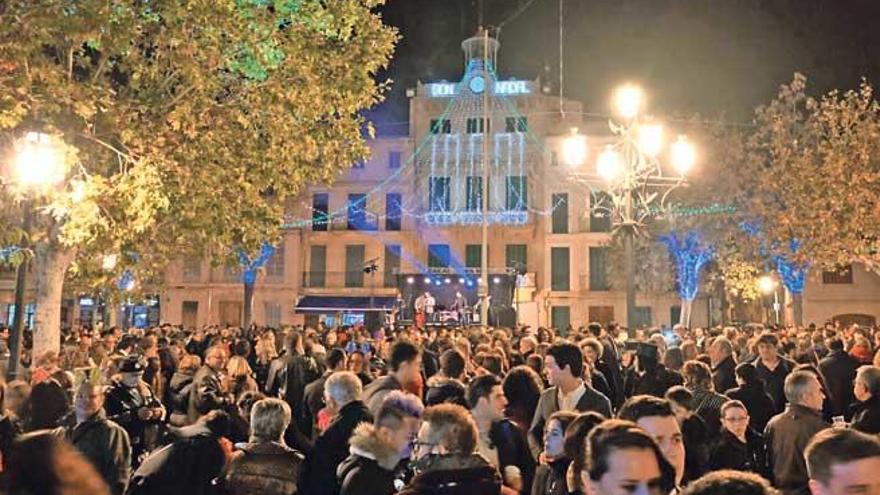 A façade is offered for advertising LLUCMAJOR PUEBLO