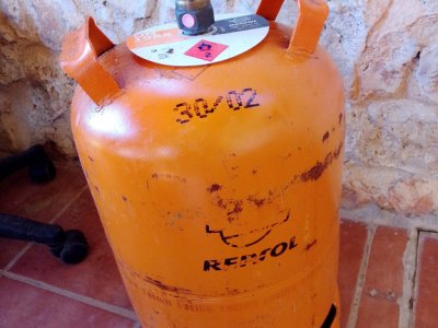 Gas cylinder