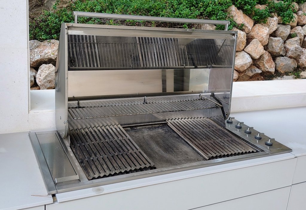Gas grill in top condition