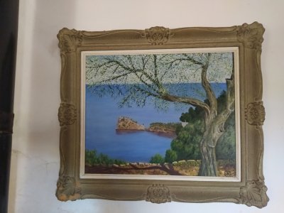 Pintura al óleo enmarcada, que representa el paisaje costero de Sa Foradada.