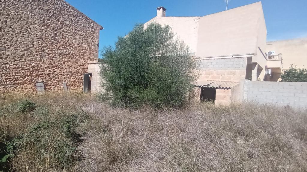 Parcela en ubicación céntrica con un gran trastero en Es LLombards --- S 13