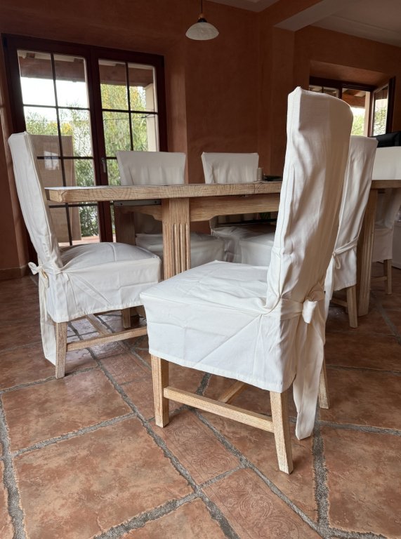 High-quality solid wood dining table with 6 upholstered chairs and removable covers