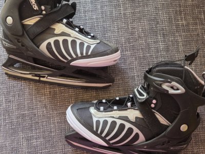 Iceskates Skates Size 44 Like New