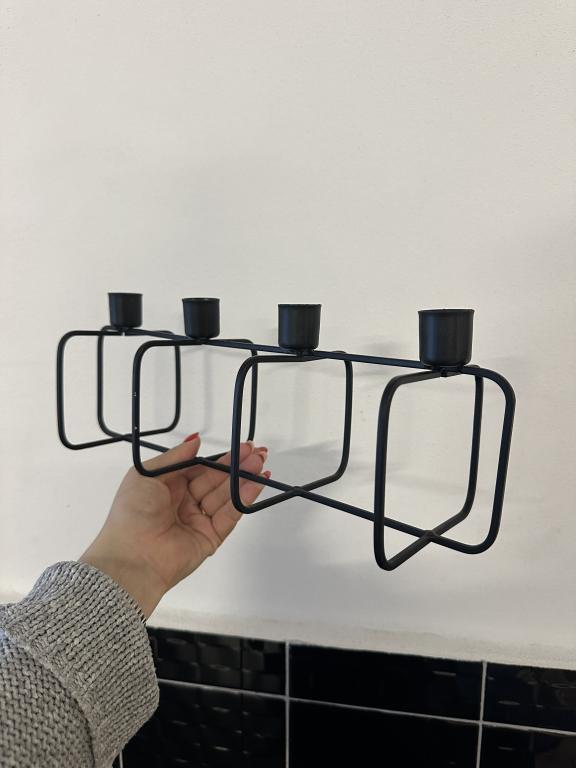 Candelabro negro - utilizado como corona de Adviento para 4 velas estrechas - longitud 40 cm