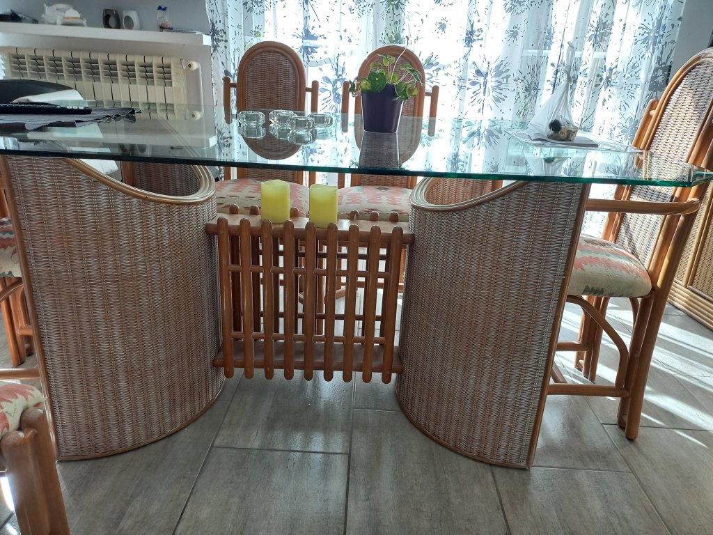 Complete dining room, brown rattan look