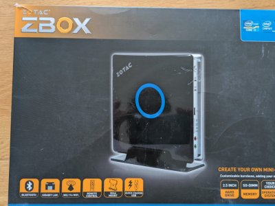 Complete set ZOTAC ZBOX ID82 + LG monitor + keyboard and mouse