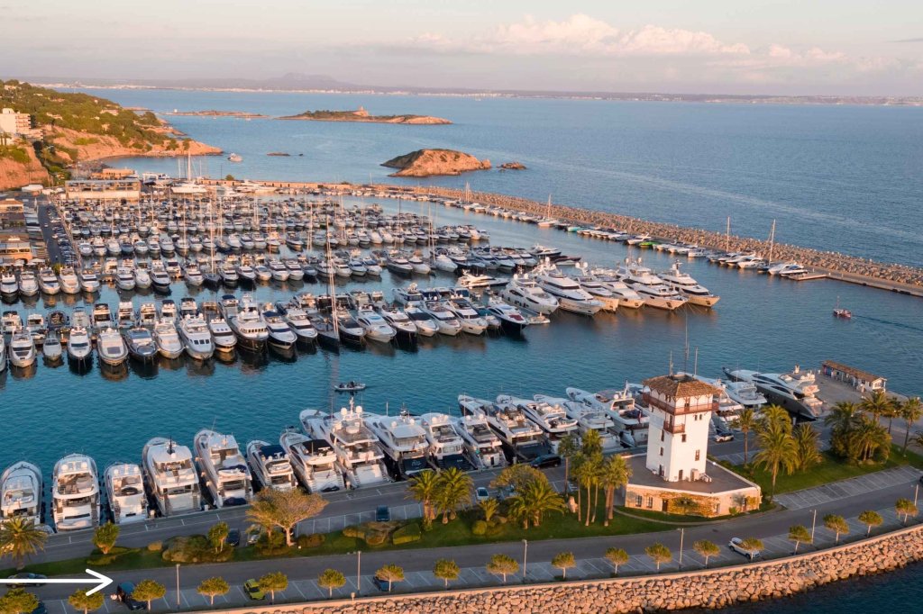 Berth for rent 12m Puerto Portals