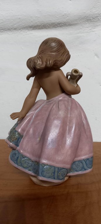 Lladro gres small peasant girl, pink