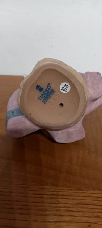 Lladro gres small peasant girl, pink